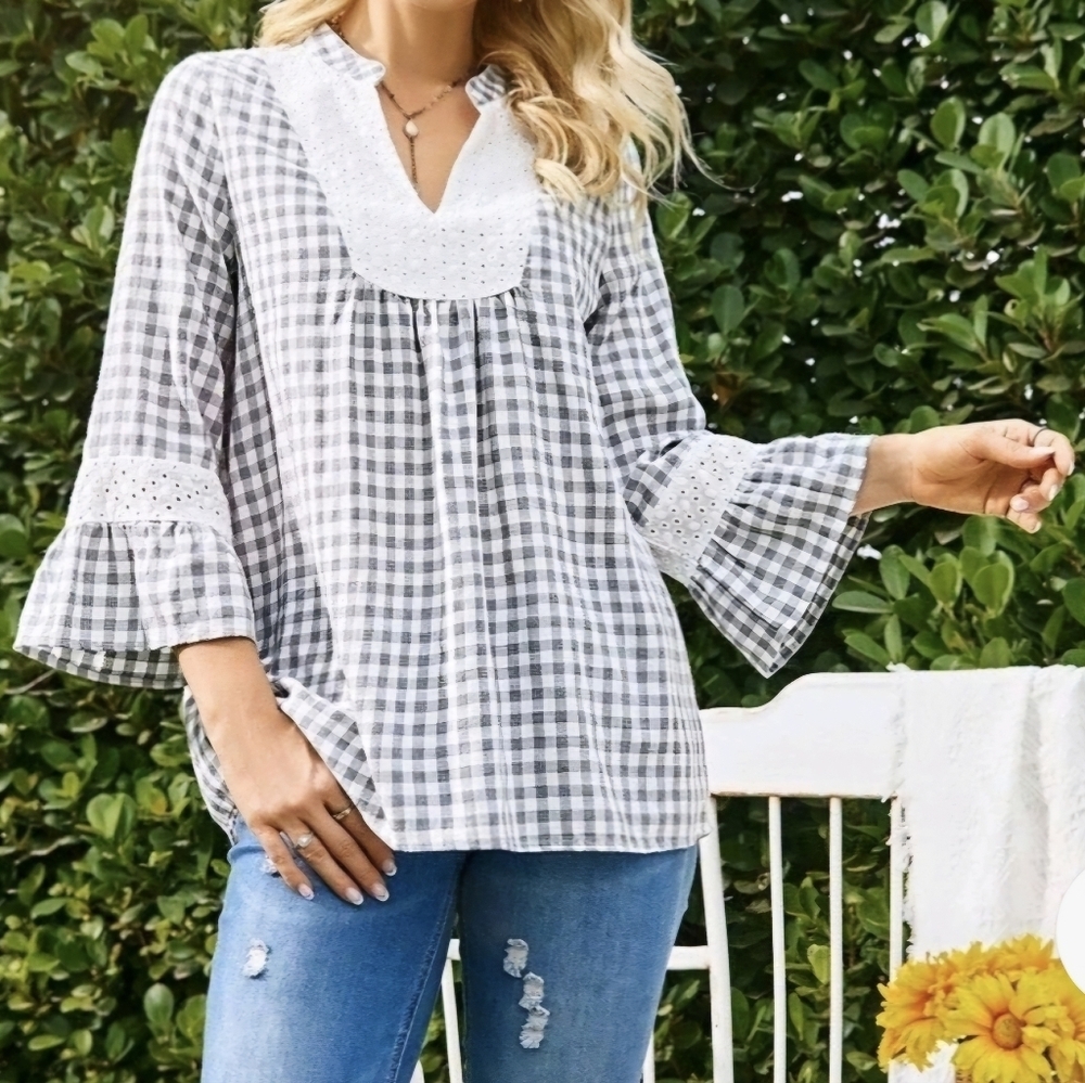 Suzanne Betro Black and White Ruffled Bib Collar Tunic...SIZE:XL